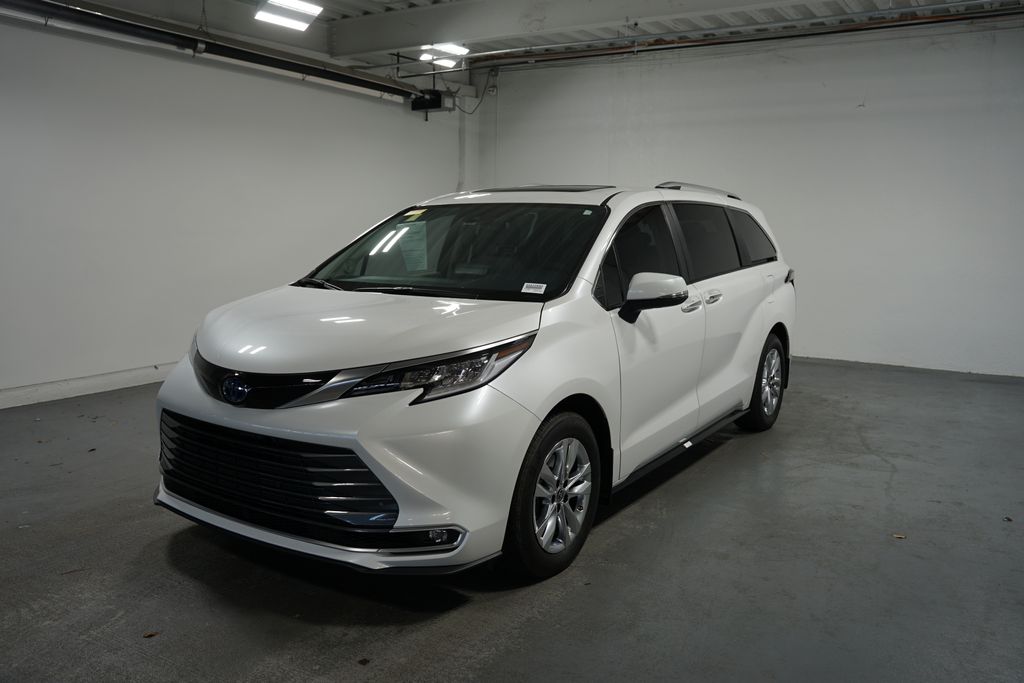 2023 Toyota Sienna Limited -
                Duluth, GA