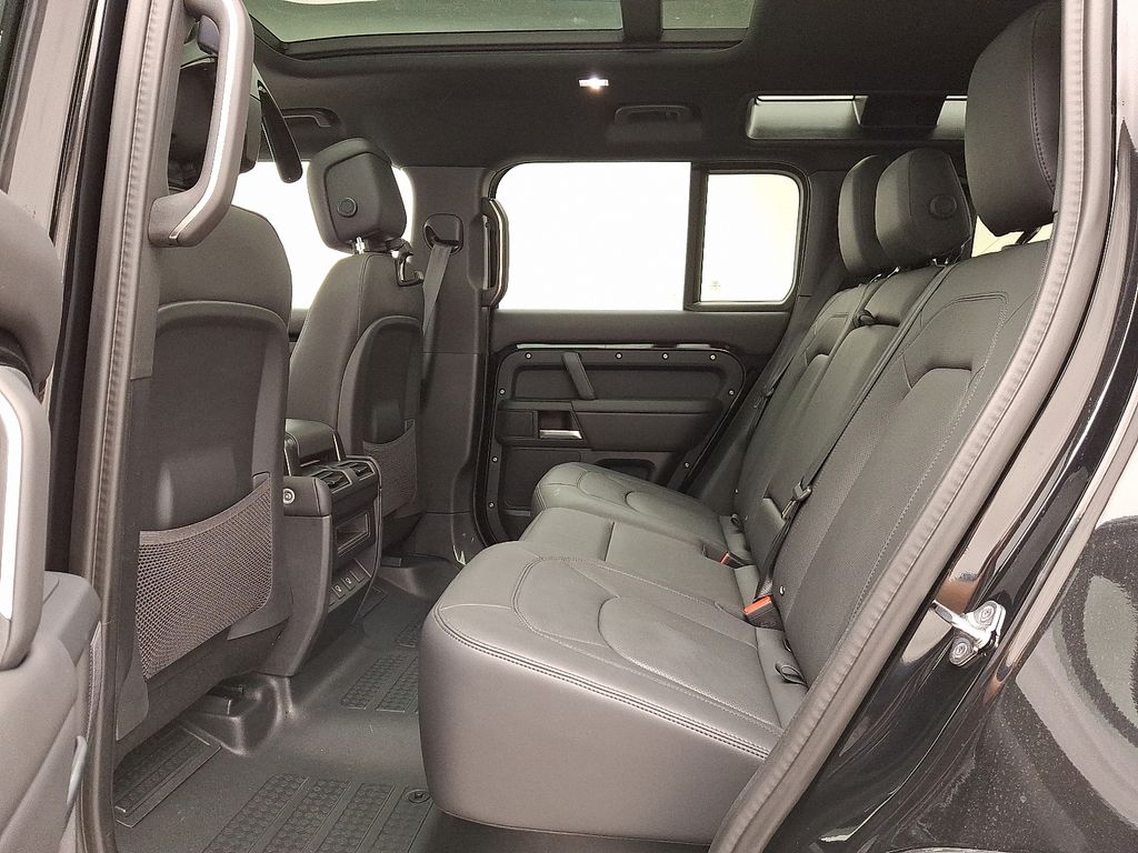 2025 Land Rover Defender 110 6