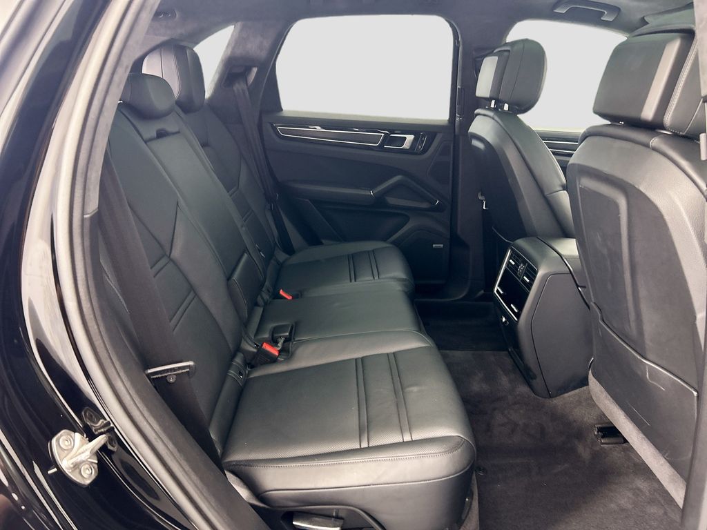 Thumbnail: 2021 Porsche Cayenne - 22