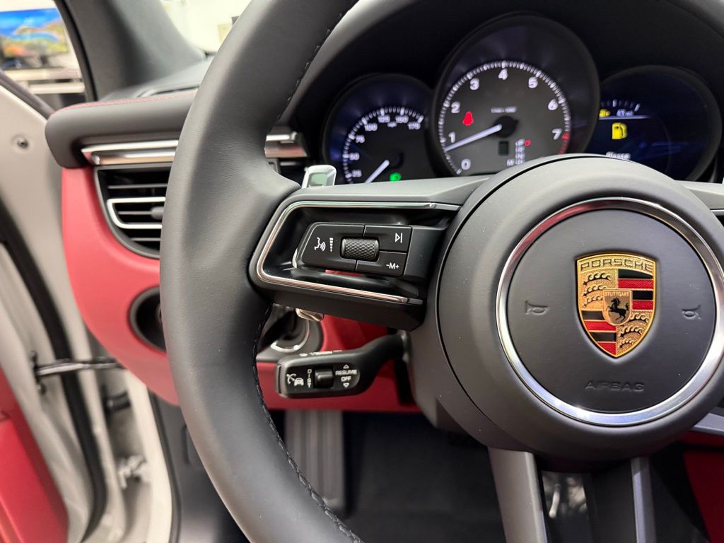 Thumbnail: 2026 Porsche Macan - 13