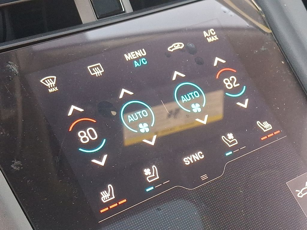 Thumbnail: 2026 Porsche Taycan - 17