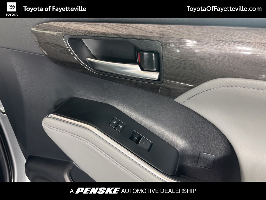 Thumbnail: 2026 Toyota Highlander - 9