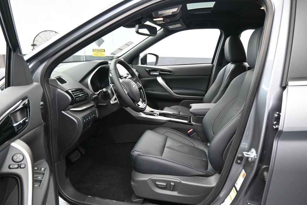 New 2026 Gray Mitsubishi SEL image 10