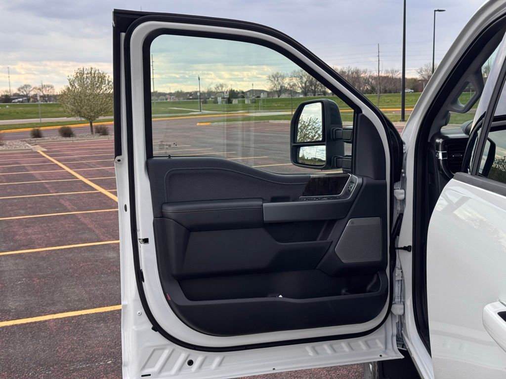 2026 Ford F-350 Super Duty LARIAT