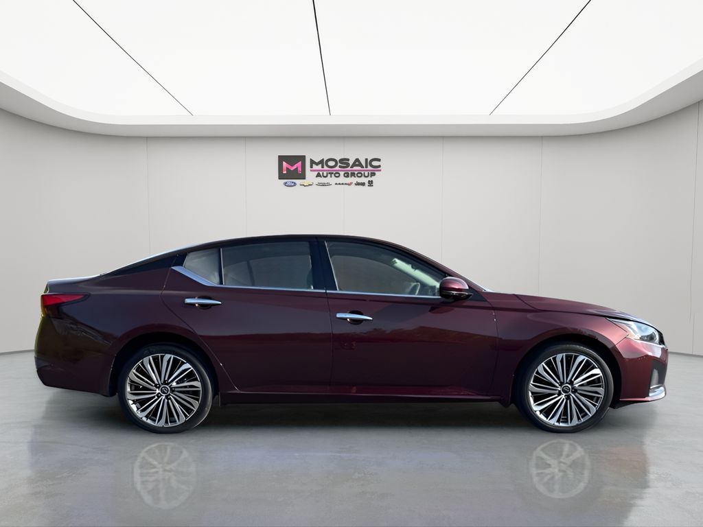 Used 2024 Nissan Altima SL with VIN 1N4BL4EW9RN409169 for sale in Zumbrota, Minnesota