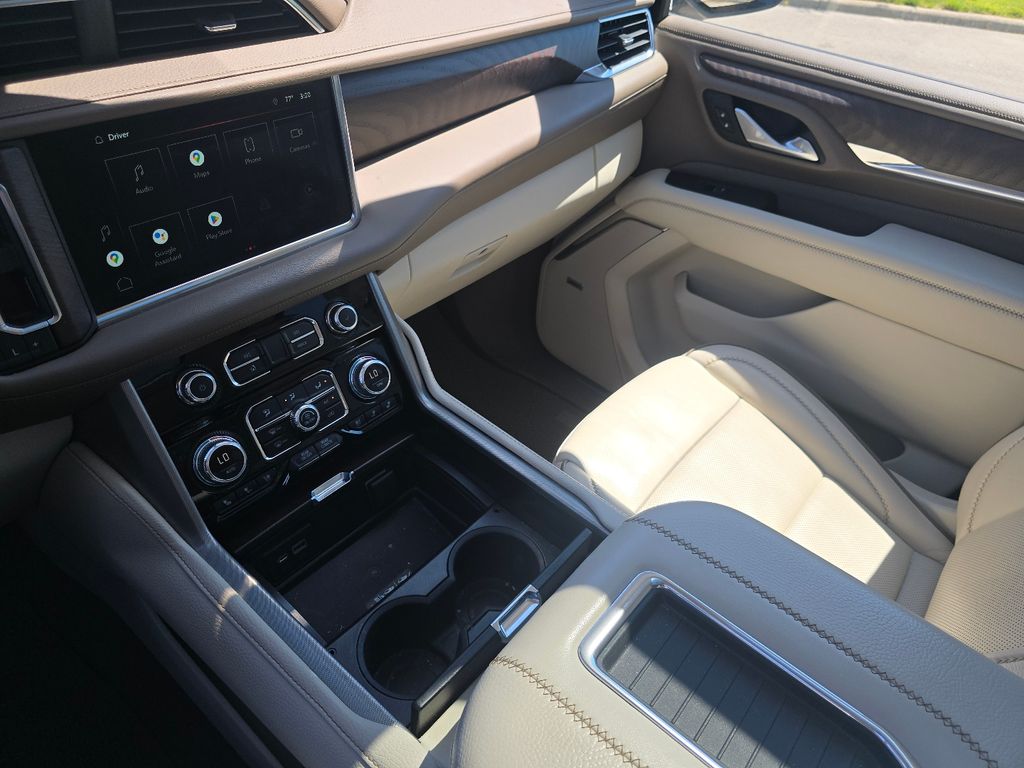 Used 2022 White GMC Denali image 32