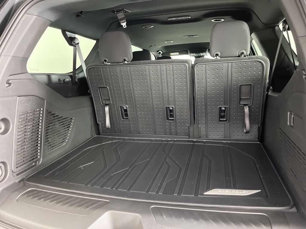 Thumbnail: 2025 Chevrolet Suburban - 20