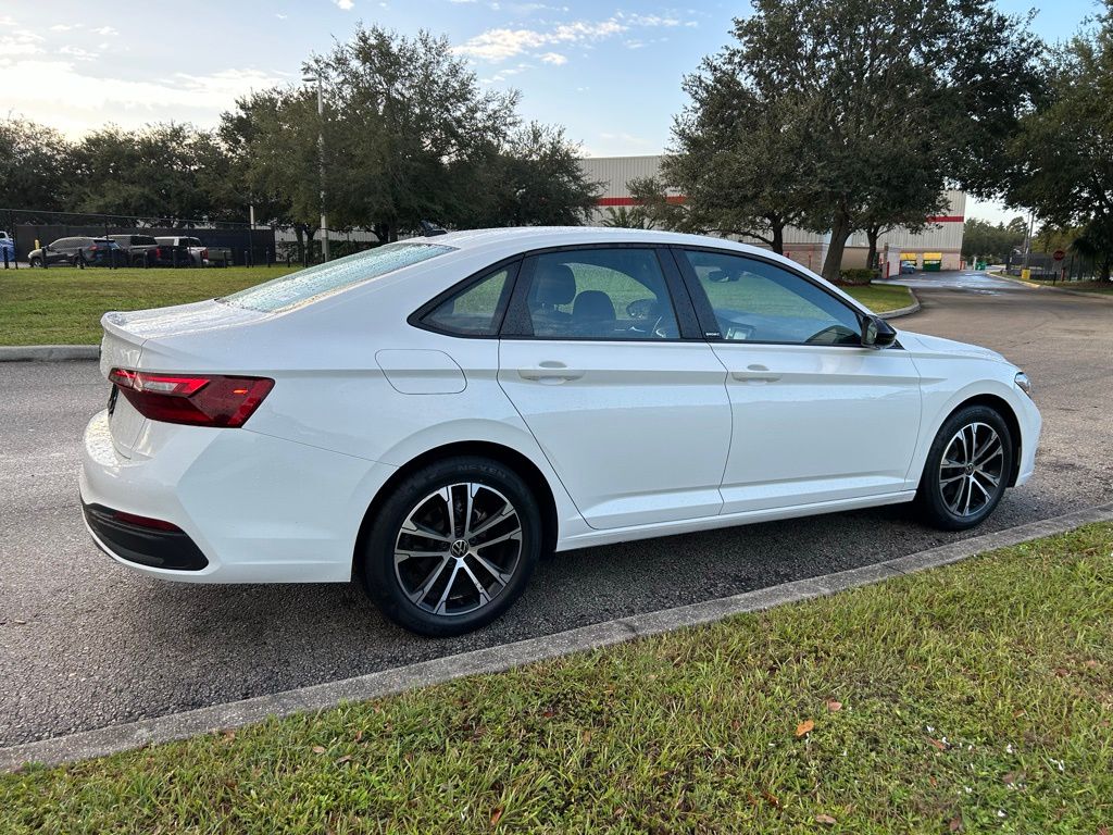 Thumbnail: 2024 Volkswagen Jetta - 5