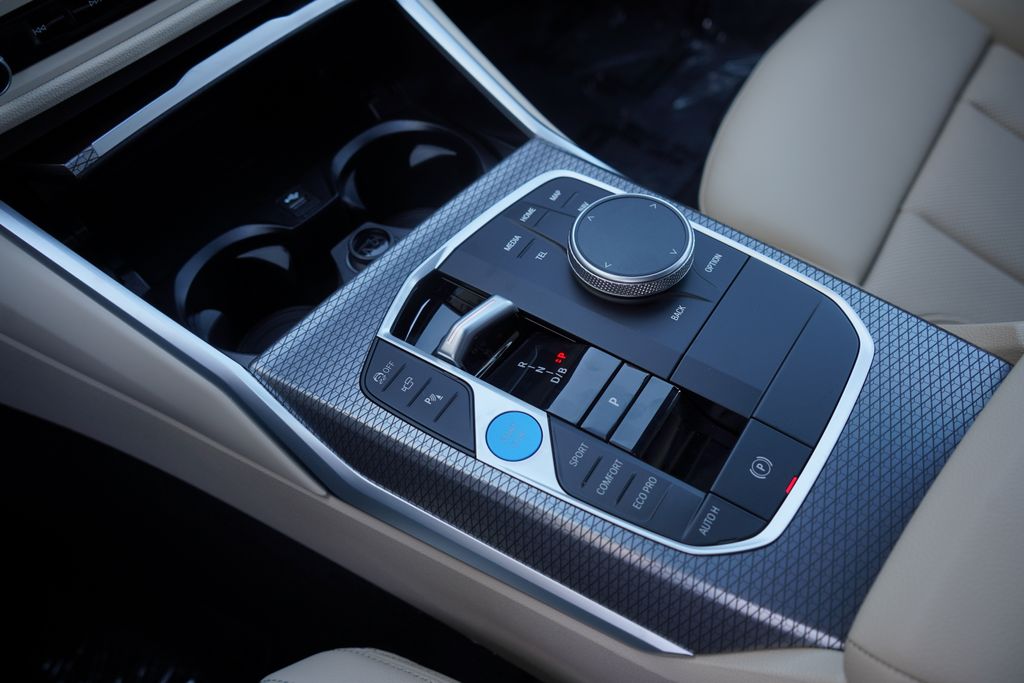 2025 BMW i4 eDrive40 18