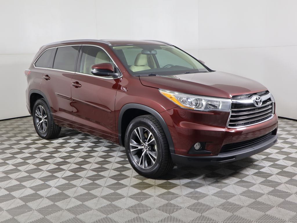 Thumbnail: 2016 Toyota Highlander - 3