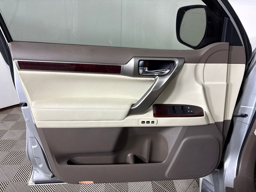 Used 2016 Silver Lexus 460 image 25