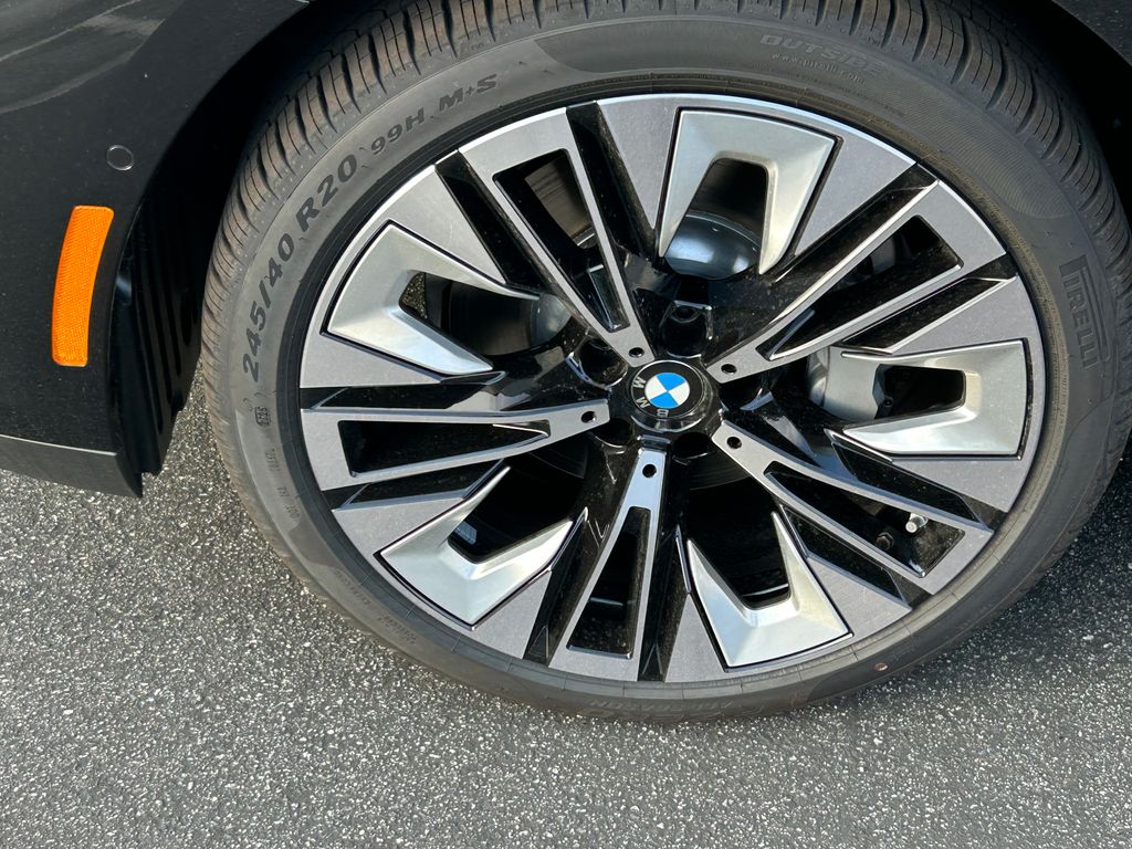 Thumbnail: 2026 BMW 5 Series - 9