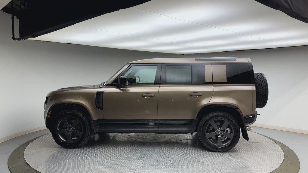 Thumbnail: 2025 Land Rover Defender - 5