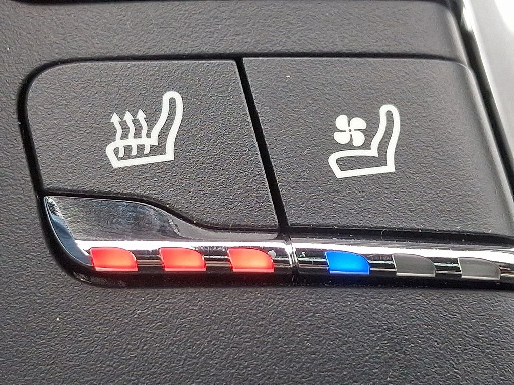 Thumbnail: 2020 Porsche Macan - 26