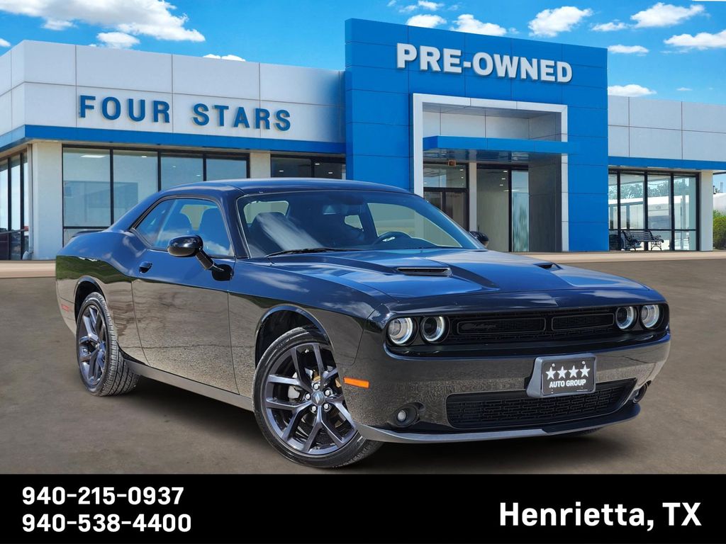 2022 Dodge Challenger SXT RWD