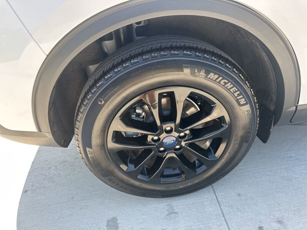 2022 Oxford White Ford Escape SE FWD SUV