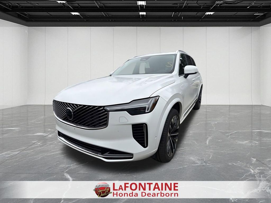 2025 Volvo XC90 B6 Plus 7-Seater