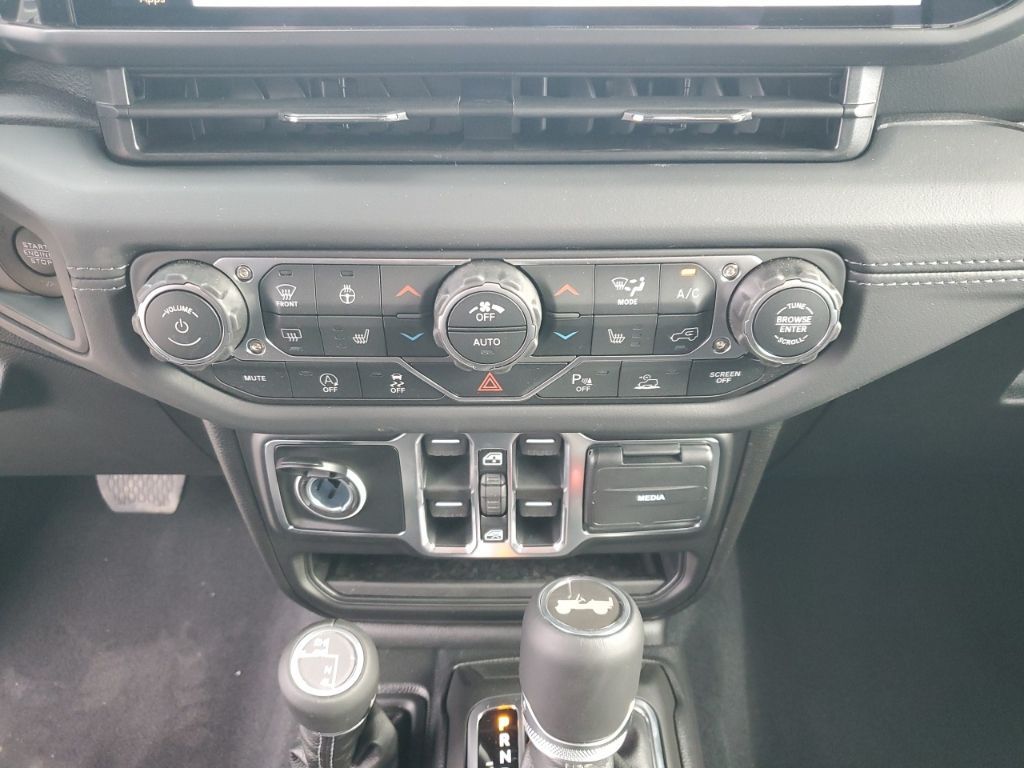 New 2026 Gray Jeep Sahara image 38