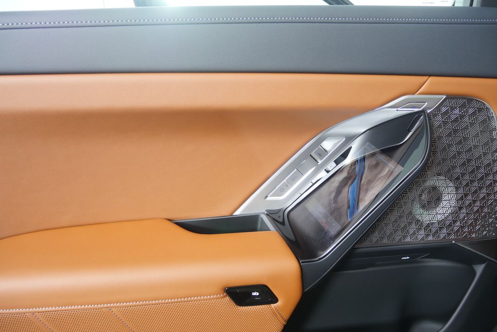 Thumbnail: 2025 BMW i7 - 14