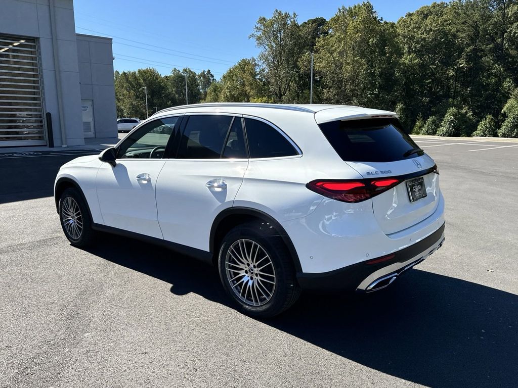 2025 Mercedes-Benz GLC GLC 300 8