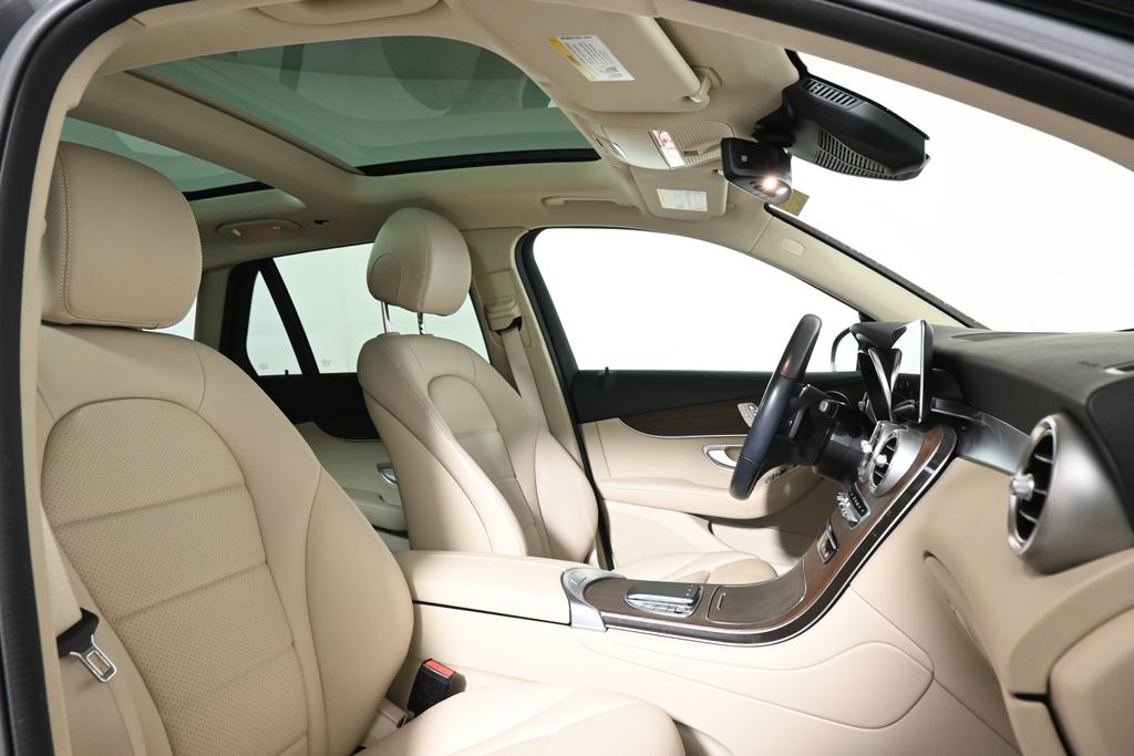 Thumbnail: 2022 Mercedes-Benz GLC - 28