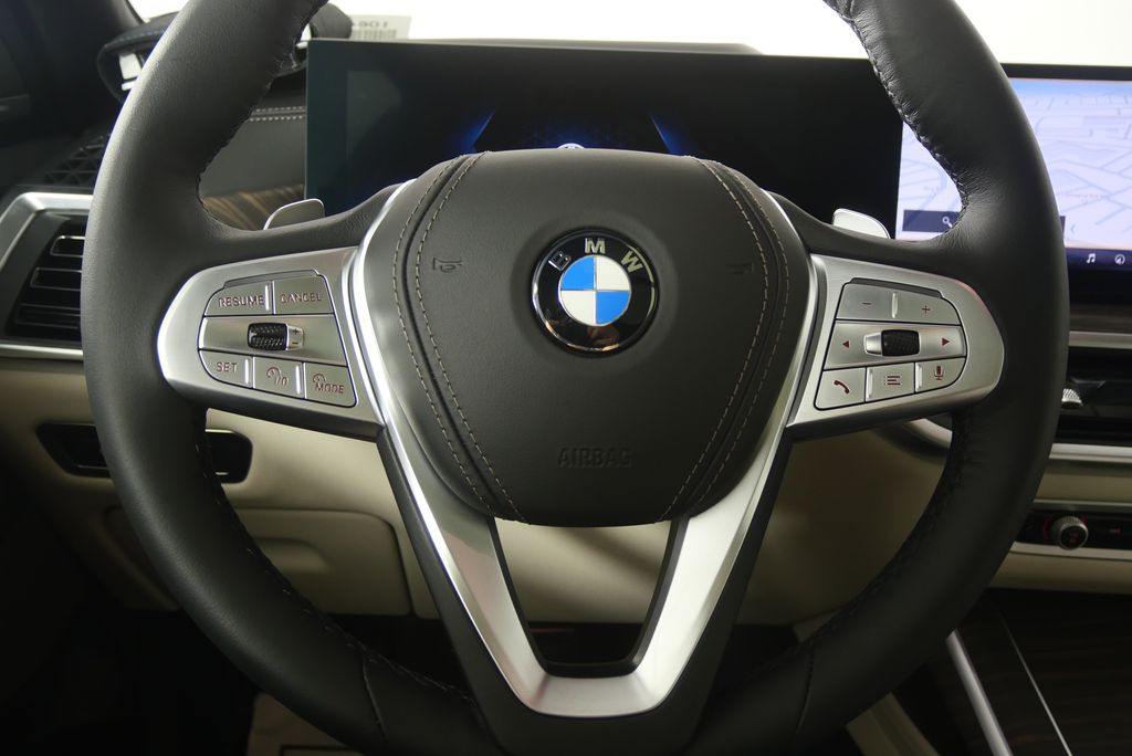 Thumbnail: 2026 BMW X7 - 21