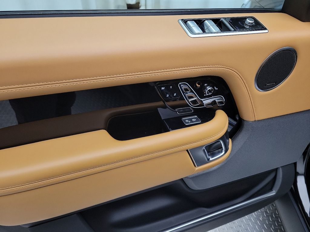 Thumbnail: 2019 Land Rover Range Rover - 11