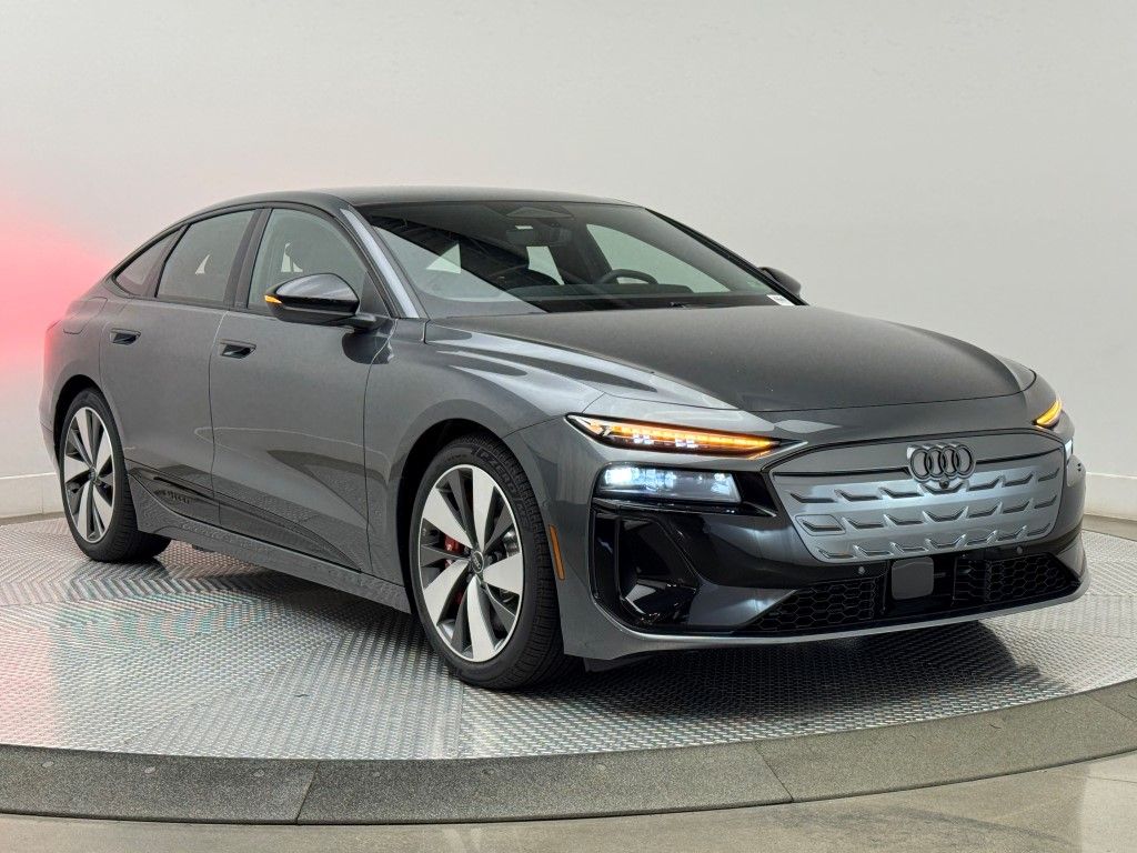 Thumbnail: 2025 Audi e-tron S - 2