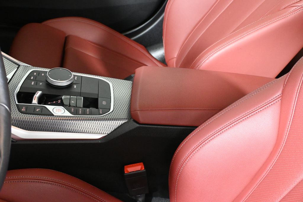 Thumbnail: 2024 BMW 3 Series - 26