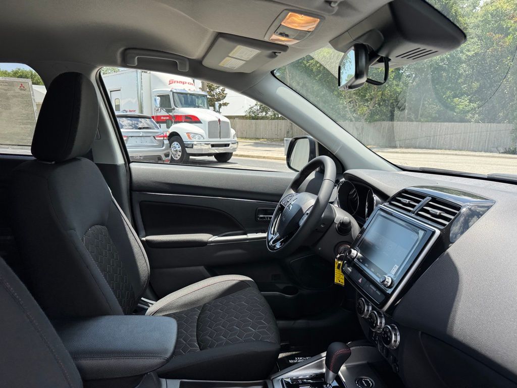 2025 Mitsubishi Outlander Sport LE photo 22