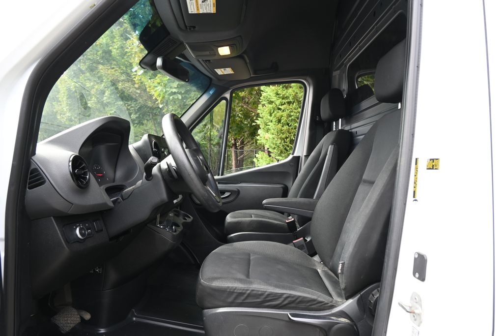 Thumbnail: 2021 Mercedes-Benz Sprinter - 3
