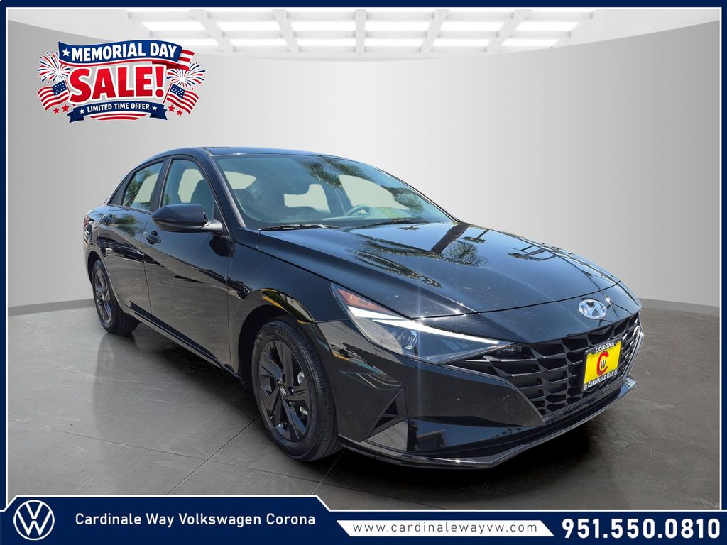 Onyx Black 2023 Hyundai Elantra SEL FWD Sedan Front-Wheel Drive Continuously Variable Transmission