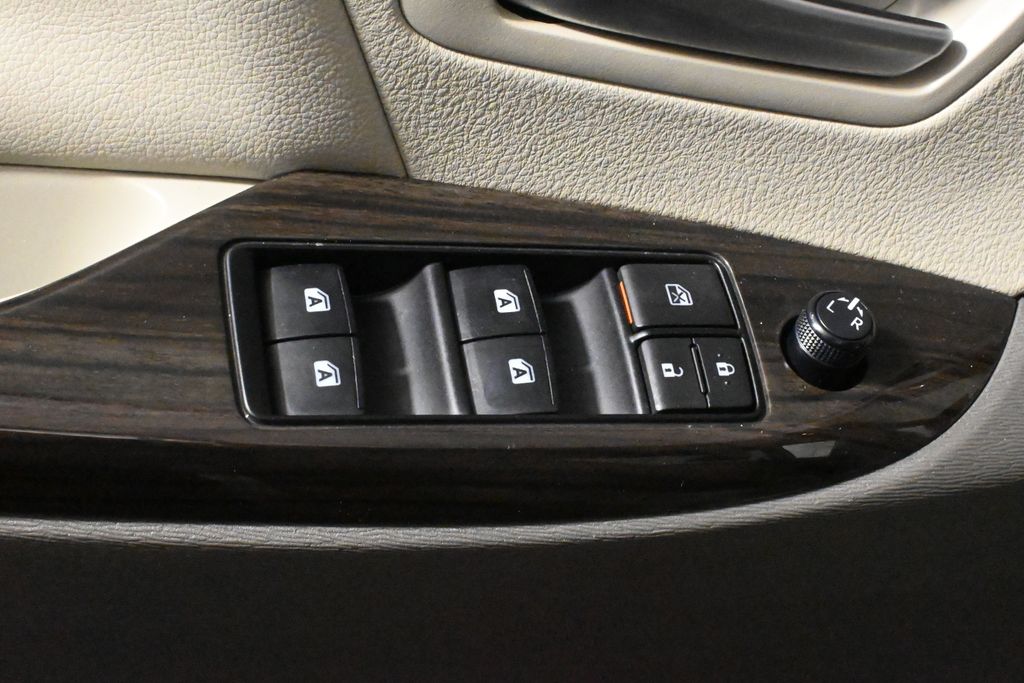 2019 Toyota Sienna XLE Premium 32