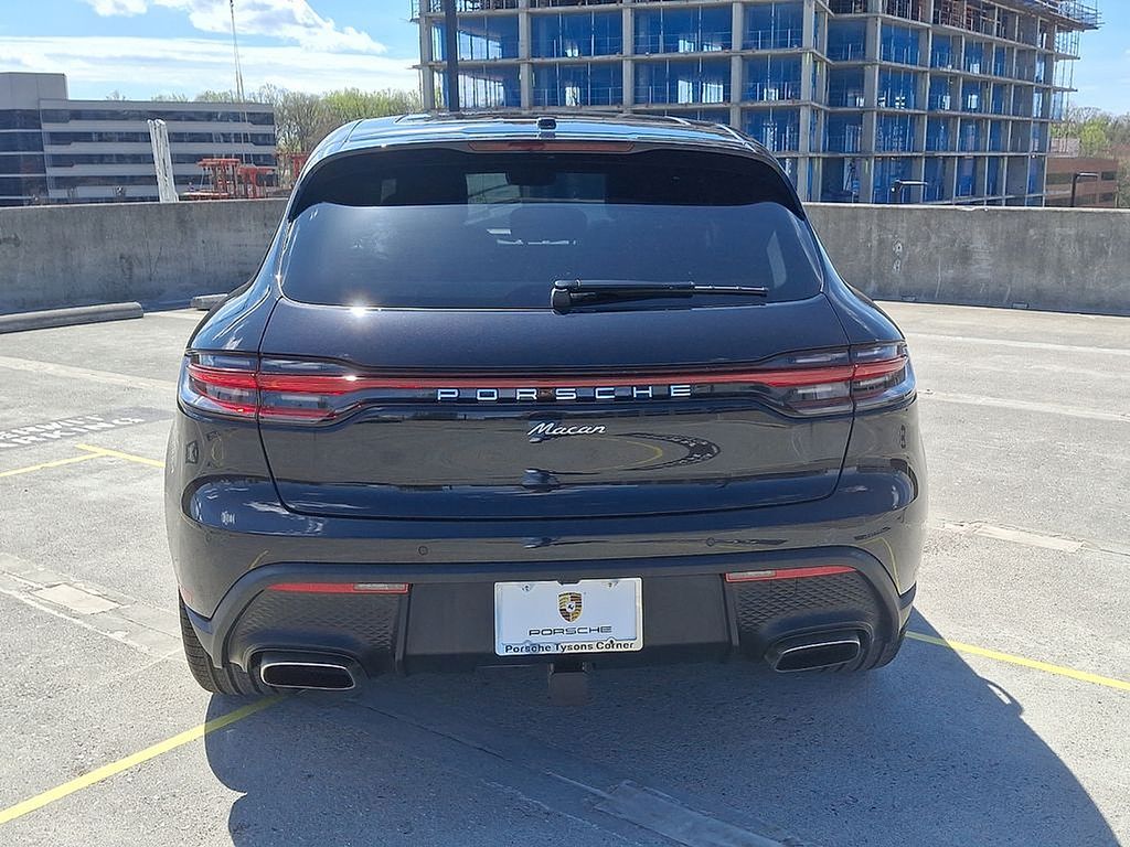 Thumbnail: 2025 Porsche Macan - 9