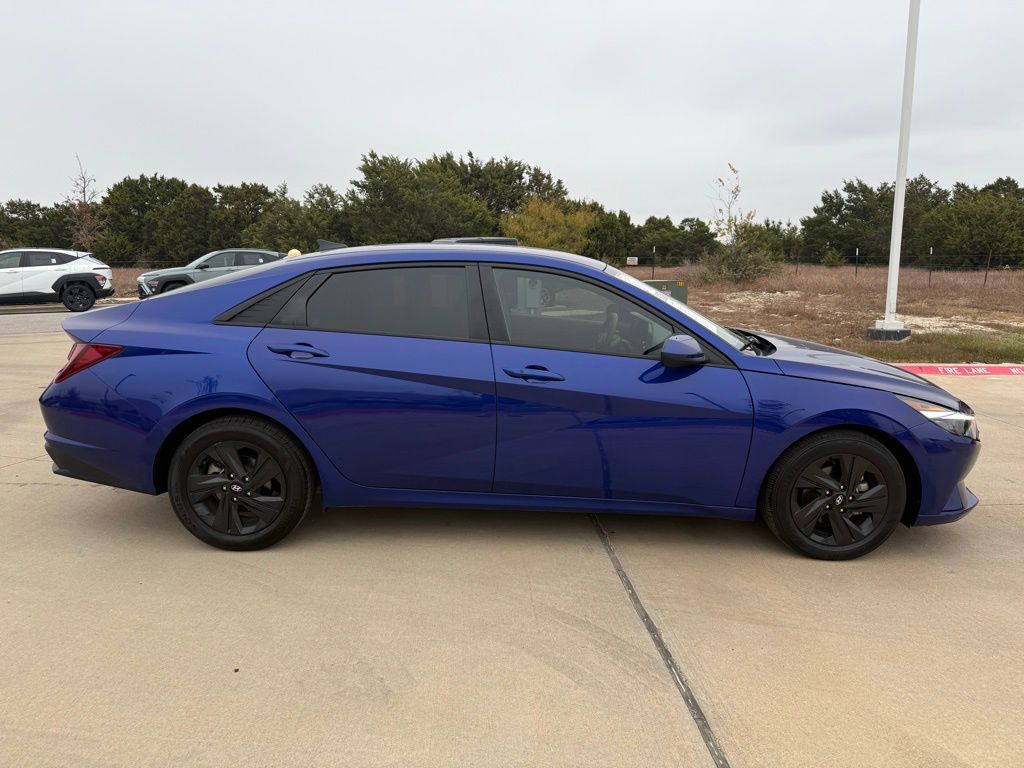 Thumbnail: 2023 Hyundai Elantra - 4