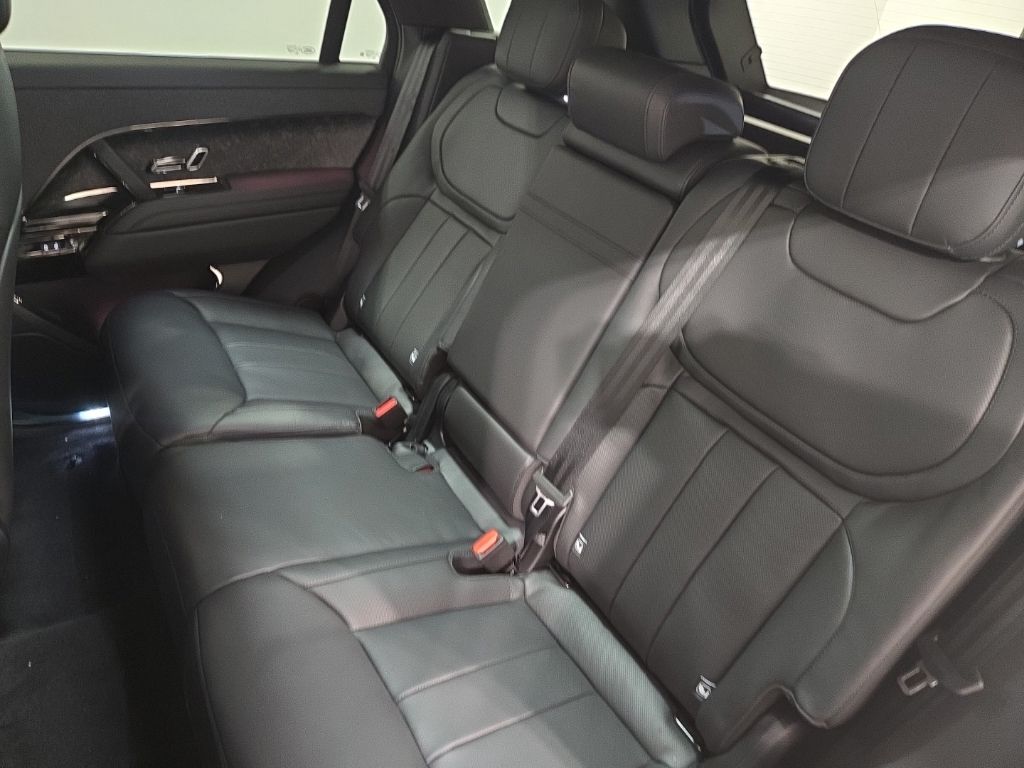 New 2026 Silver Land Rover Dynamic SE image 21