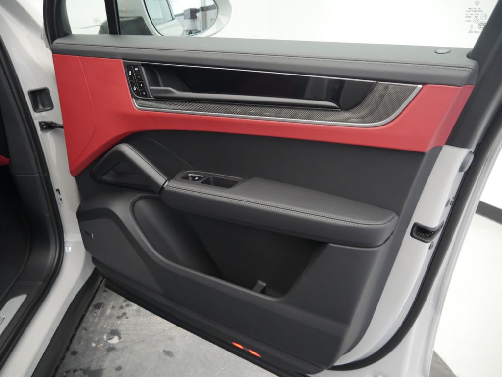 Thumbnail: 2026 Porsche Cayenne - 28