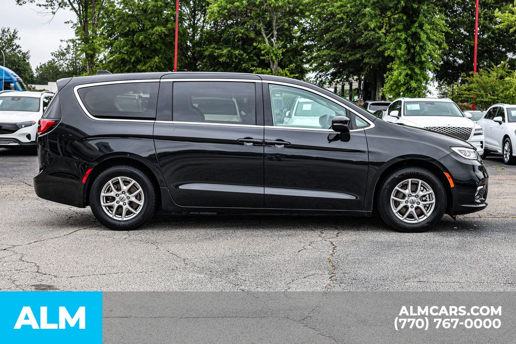 Used 2023 Black Chrysler Touring L image 9
