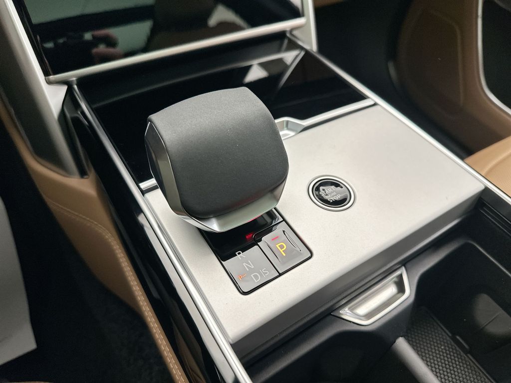 Thumbnail: 2025 Land Rover Range Rover - 10