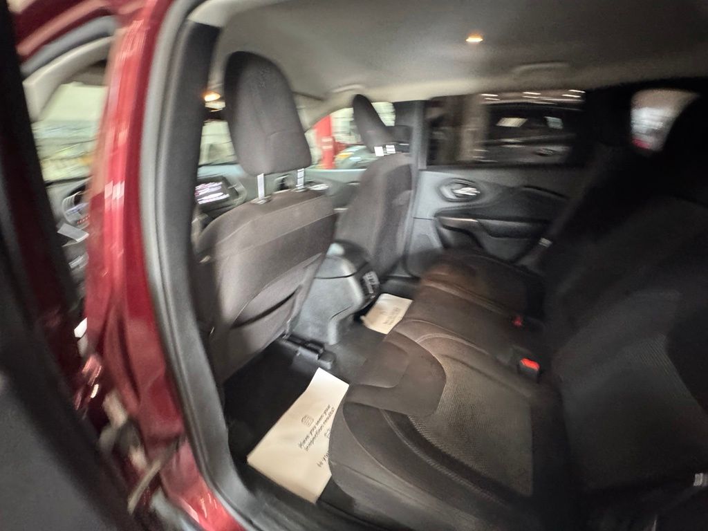 Used 2019 Jeep Cherokee SUV