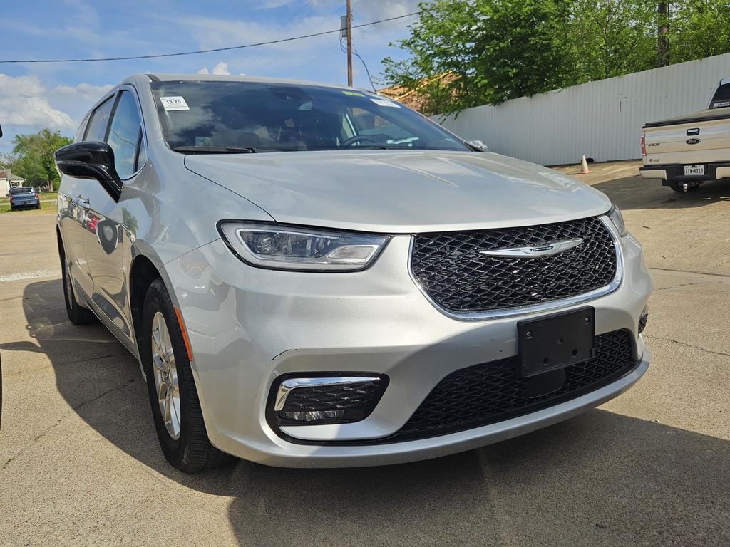 Silver Mist Clearcoat 2024 Chrysler Pacifica Touring L FWD Minivan Front-Wheel Drive 9-Speed Automatic
