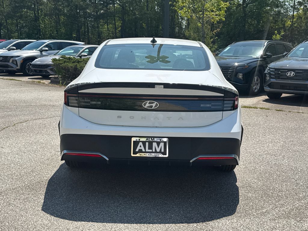 2025 Hyundai Sonata SE photo 3