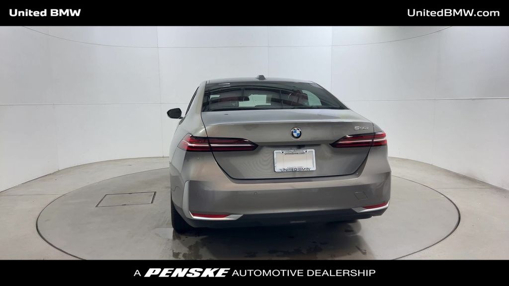 Thumbnail: 2025 BMW 5 Series - 7