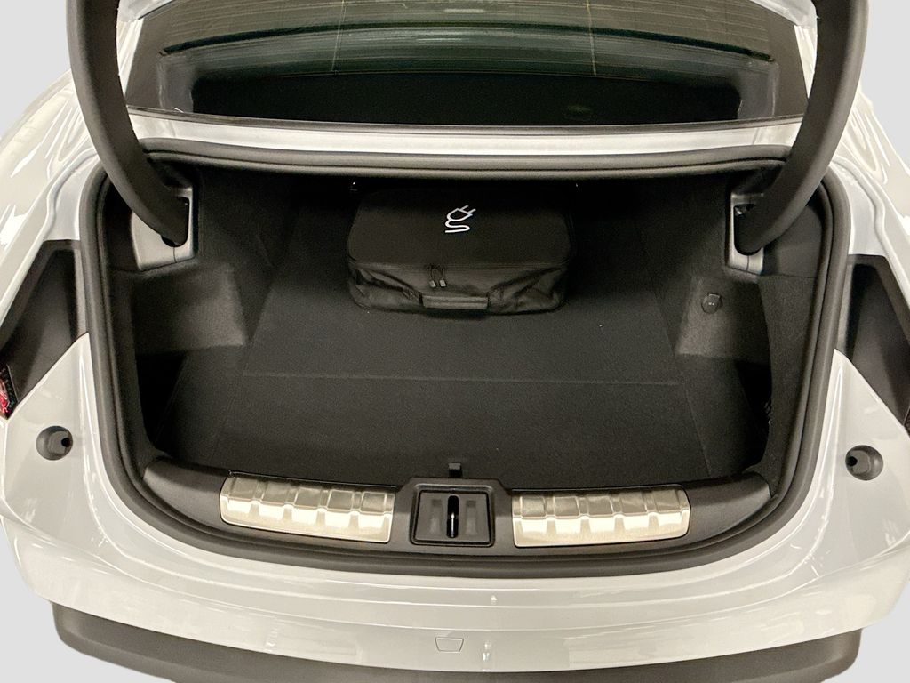 Thumbnail: 2026 Porsche Taycan - 28