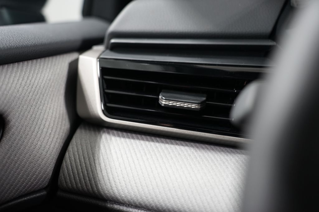 2025 Toyota Camry SE 26