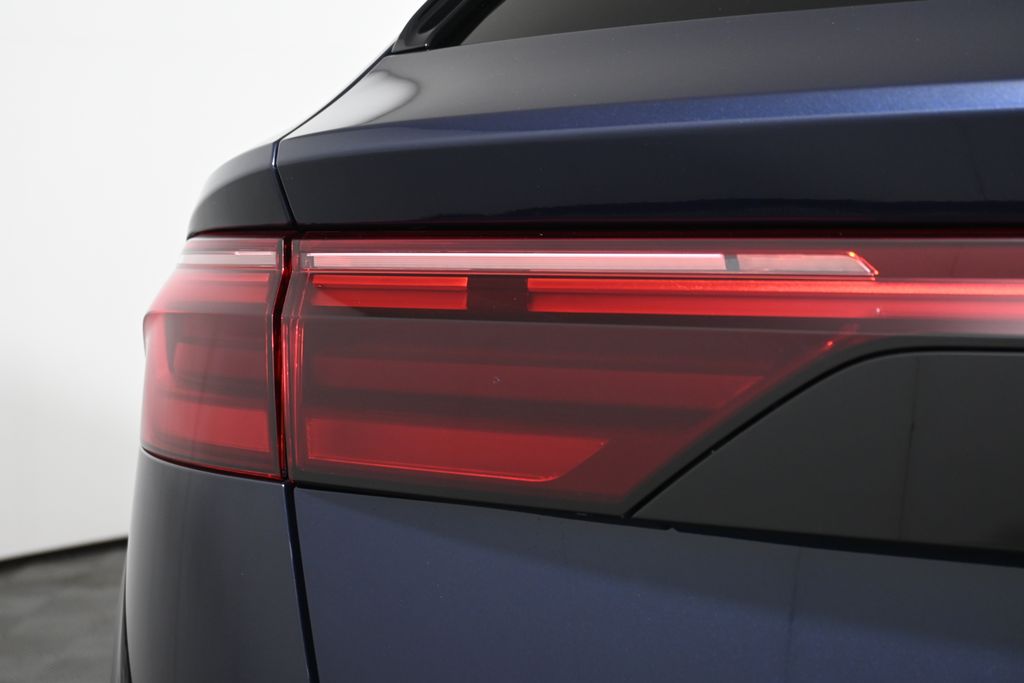 Thumbnail: 2025 Audi Q8 - 12