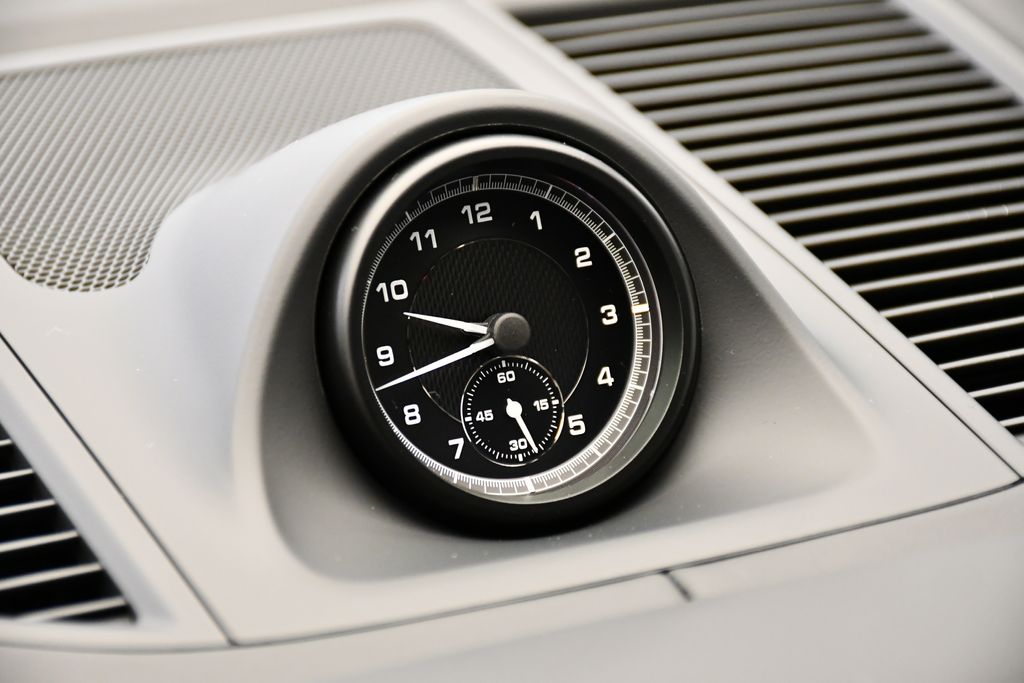 Thumbnail: 2026 Porsche Macan - 21