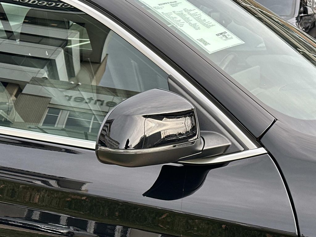 Thumbnail: 2023 BMW X4 - 18