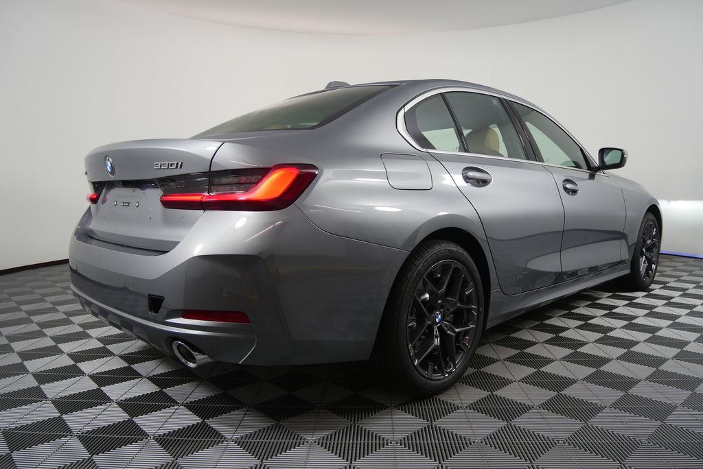 Thumbnail: 2026 BMW 3 Series - 3