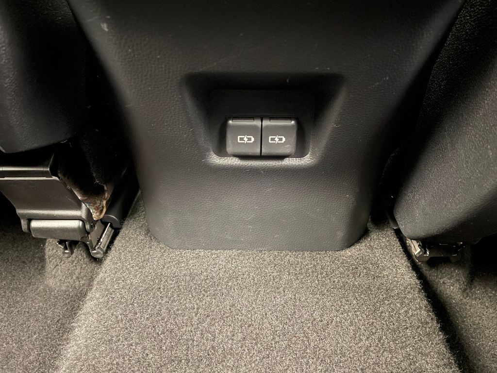 2023 Toyota RAV4 XLE 27